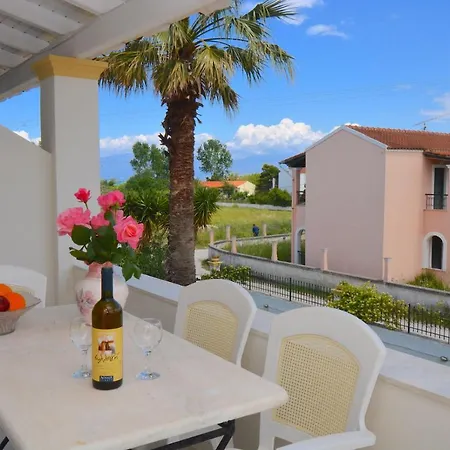 Dolphin Apt & Studios -Near The Beach Roda (Corfu)