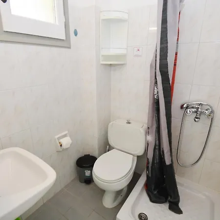 Dolphin Apt & Studios -Near The Beach Roda (Corfu)