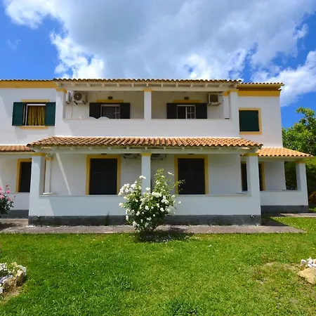 Dolphin Apt & Studios -Near The Beach Apartmán *