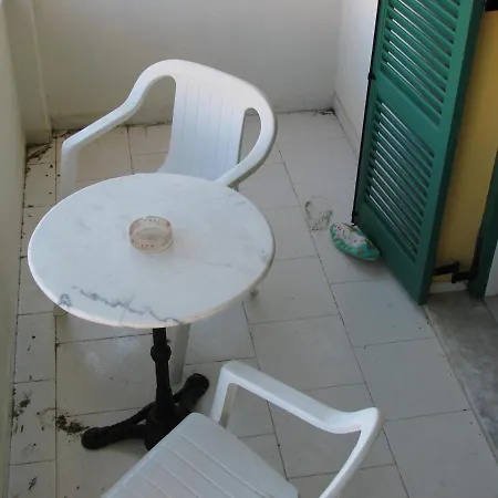 Dolphin Apt & Studios -Near The Beach
