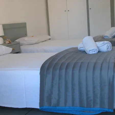 Dolphin Apt & Studios -Near The Beach * Roda (Corfu)