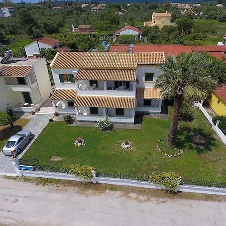 Dolphin Apt & Studios -Near The Beach Apartmán