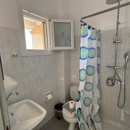 Dolphin Apt & Studios -Near The Beach רודה