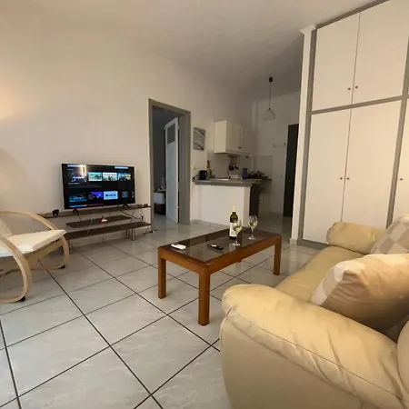Dolphin Apt & Studios -Near The Beach דירה *