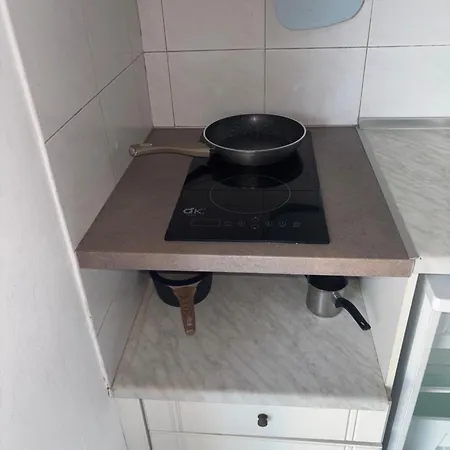Dolphin Apt & Studios -Near The Beach דירה רודה