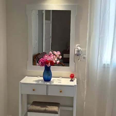 Dolphin Apt & Studios -Near The Beach רודה