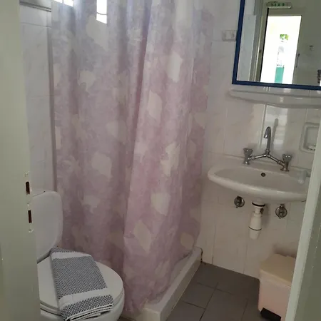 Dolphin Apt & Studios -Near The Beach *